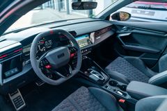 AUDI RS 3 Sportback quattro/ DYNAMIKPAKET/ INDIVIDUAL AUDI RS 3 Sportback quattro/ DYNAMIKPAKET/ INDIVIDUAL