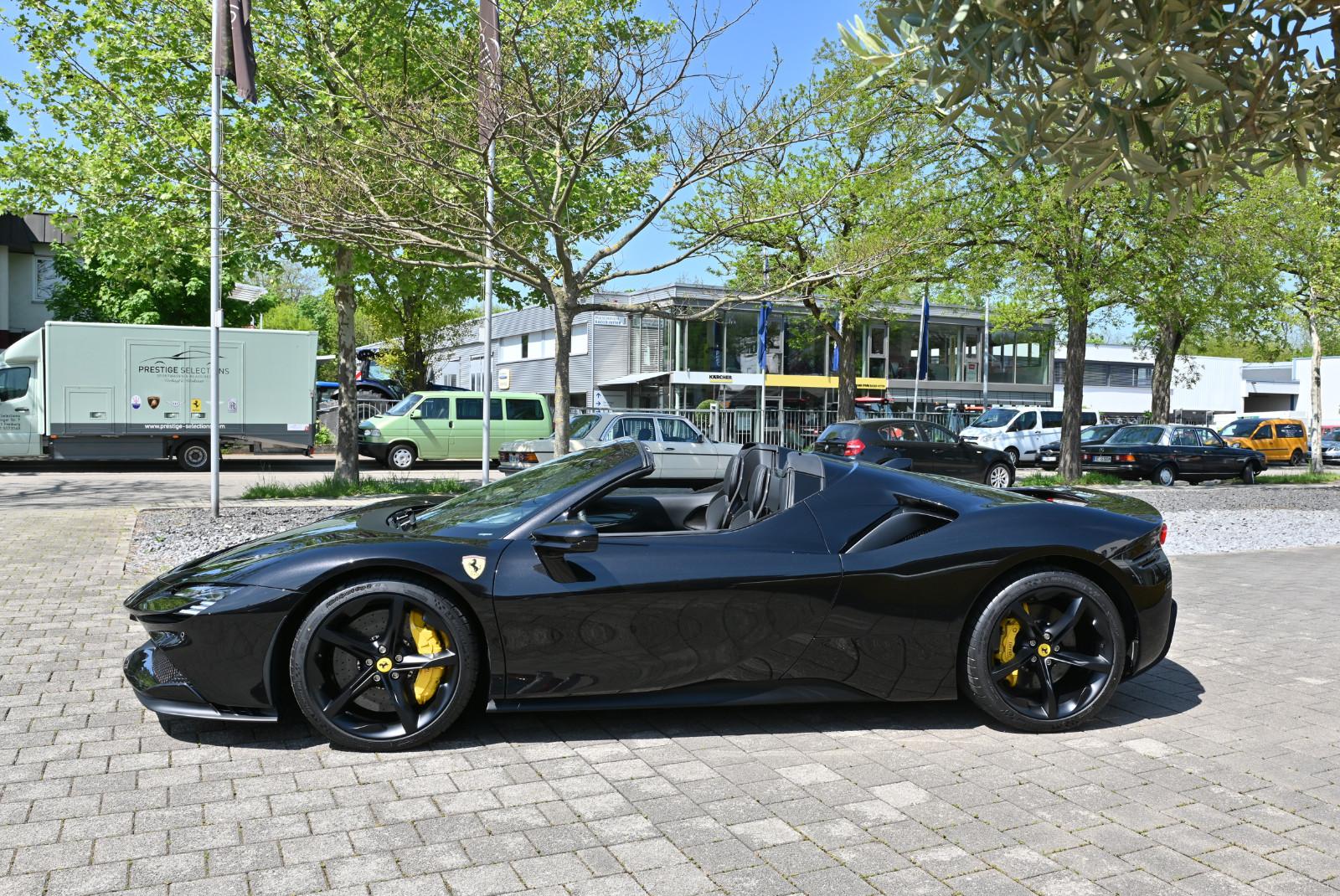 Ferrari SF90 Spider/Lift/Carbonsitze/JBL/Sofort/Deutsch!