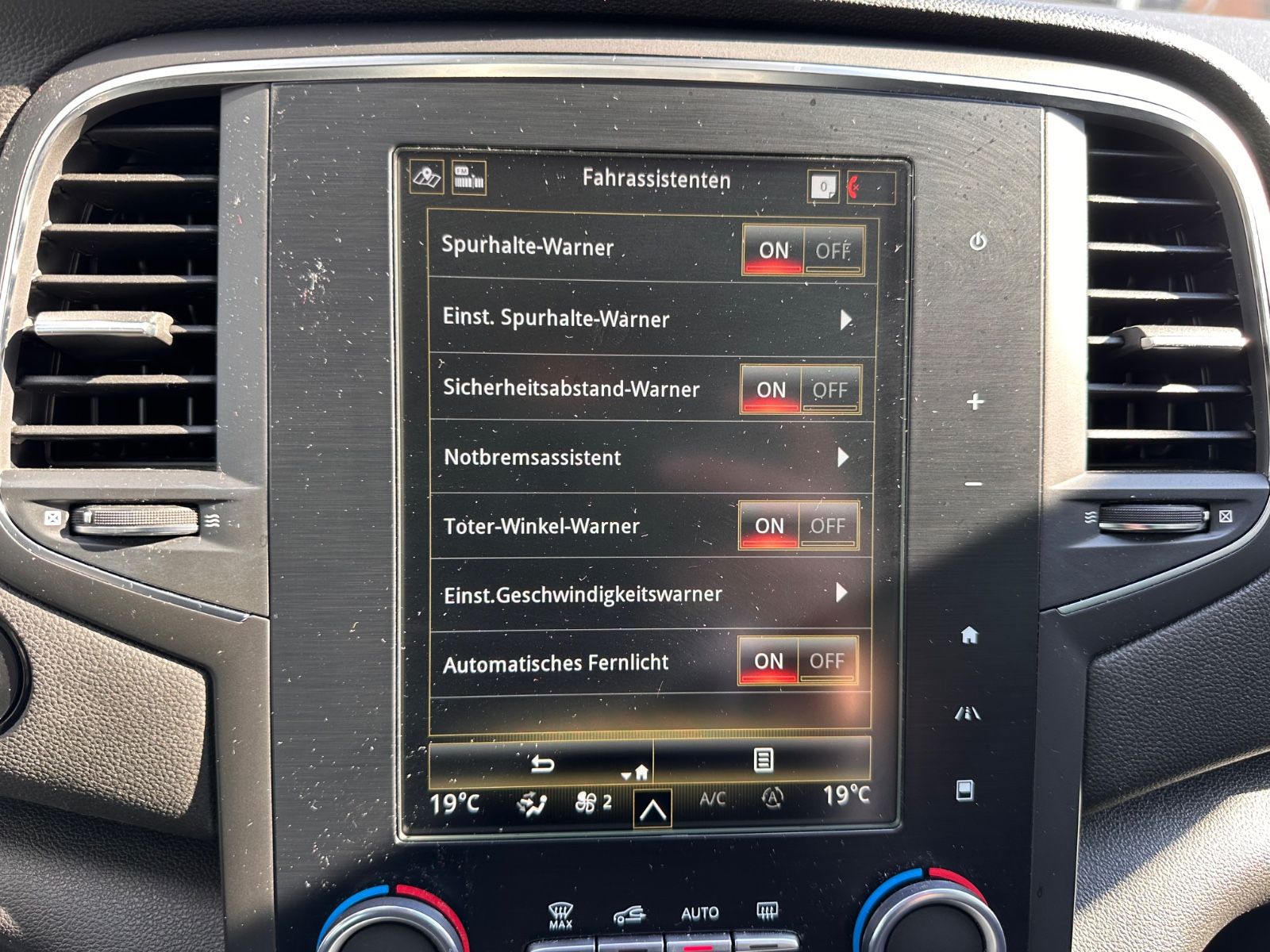 Fahrzeugabbildung Renault Megane Grandtour 1.7 dCi BOSE DCT ACC/Navi/LED