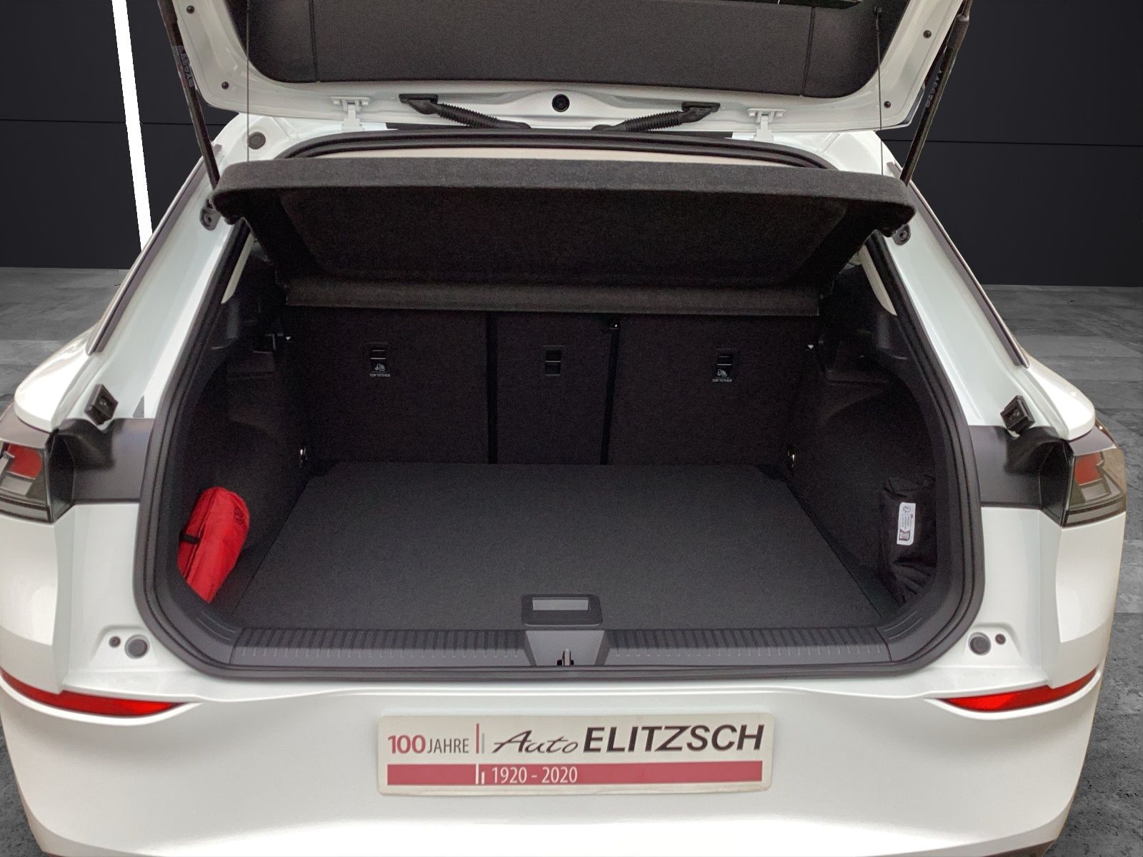 Fahrzeugabbildung Volkswagen T-Roc Life eTSI DSG LED+ ACC SH RearView Ambient