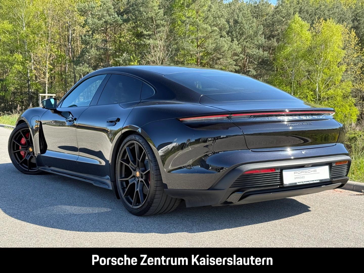 Porsche Taycan GTS HA-Lenkung InnoDrive Head-Up BOSE