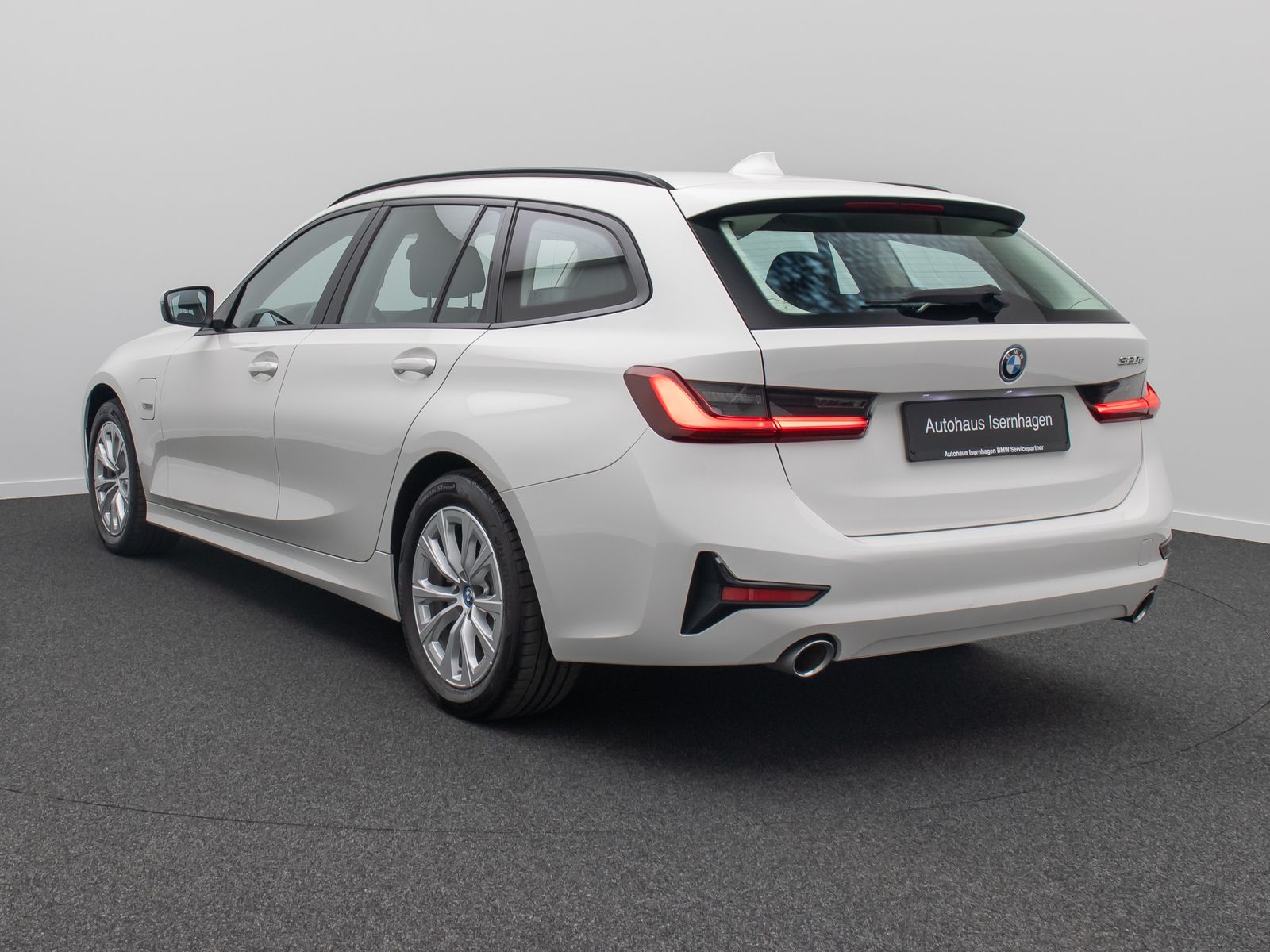 Fahrzeugabbildung BMW 320e  DAB CockPitPro Alarm Geschwindigkeitsreg