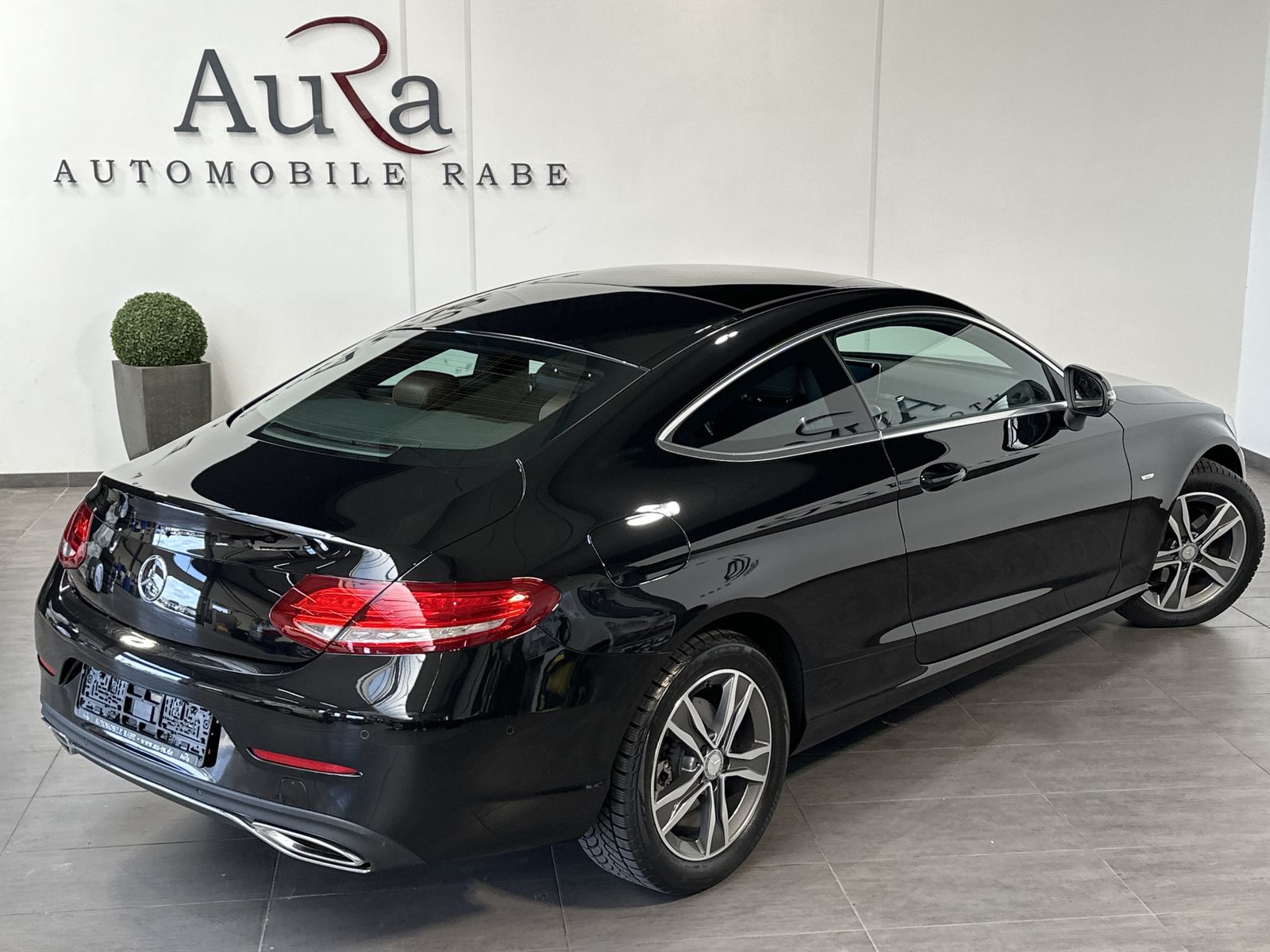 Fahrzeugabbildung Mercedes-Benz C 200 Coupé Edition 1 Aut. NAV+LED+SHZ+AHK+PANO+