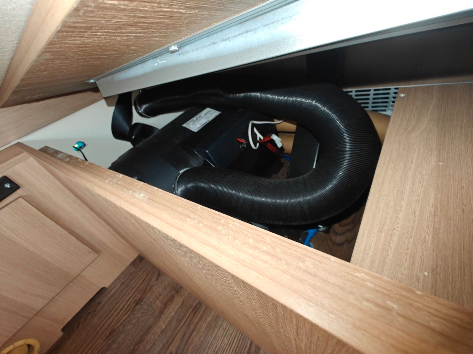 Fahrzeugabbildung Roller Team Kronos 275 - SAT, TV, Solar, 6 Sitz/Schlafplätze