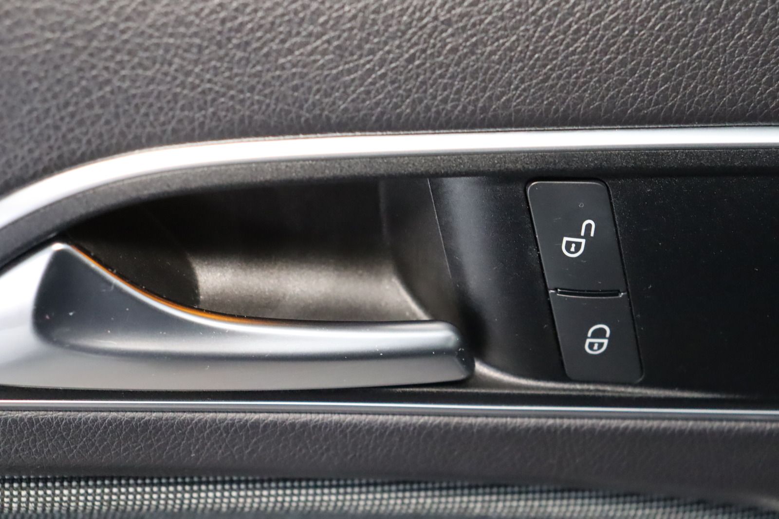 Fahrzeugabbildung Mercedes-Benz A 180 d * Navi * PDC * HU/AU neu