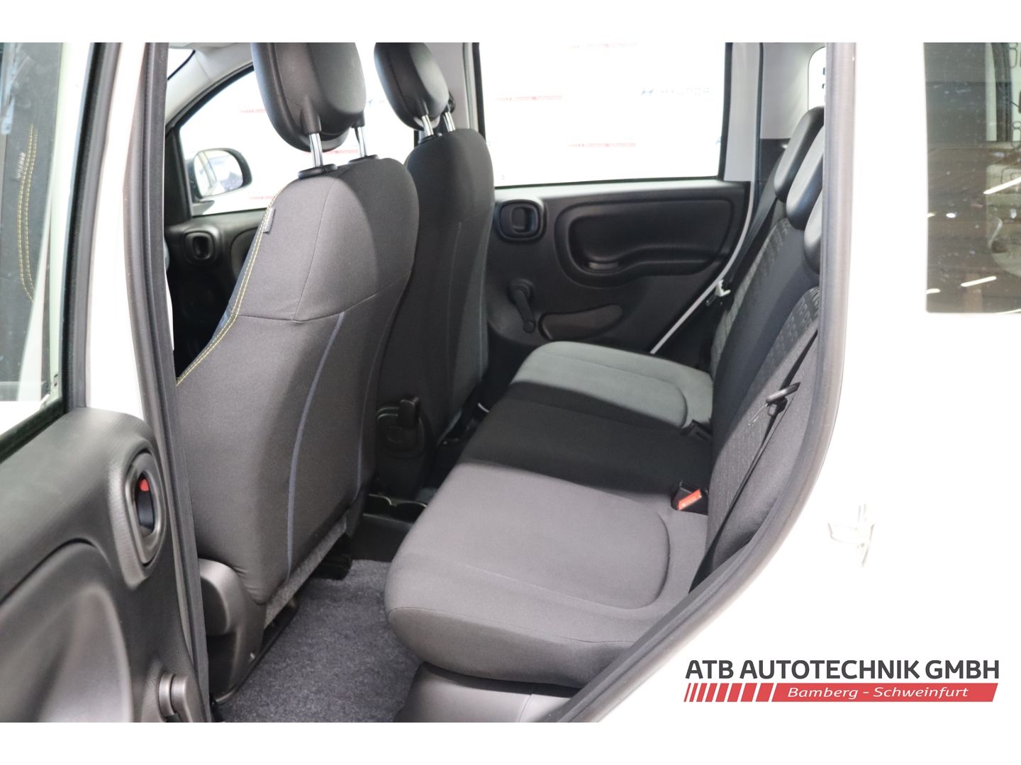 Fahrzeugabbildung Fiat Panda Hybrid 1,0 GSE 51kW (70 PS) City-Paket DAB