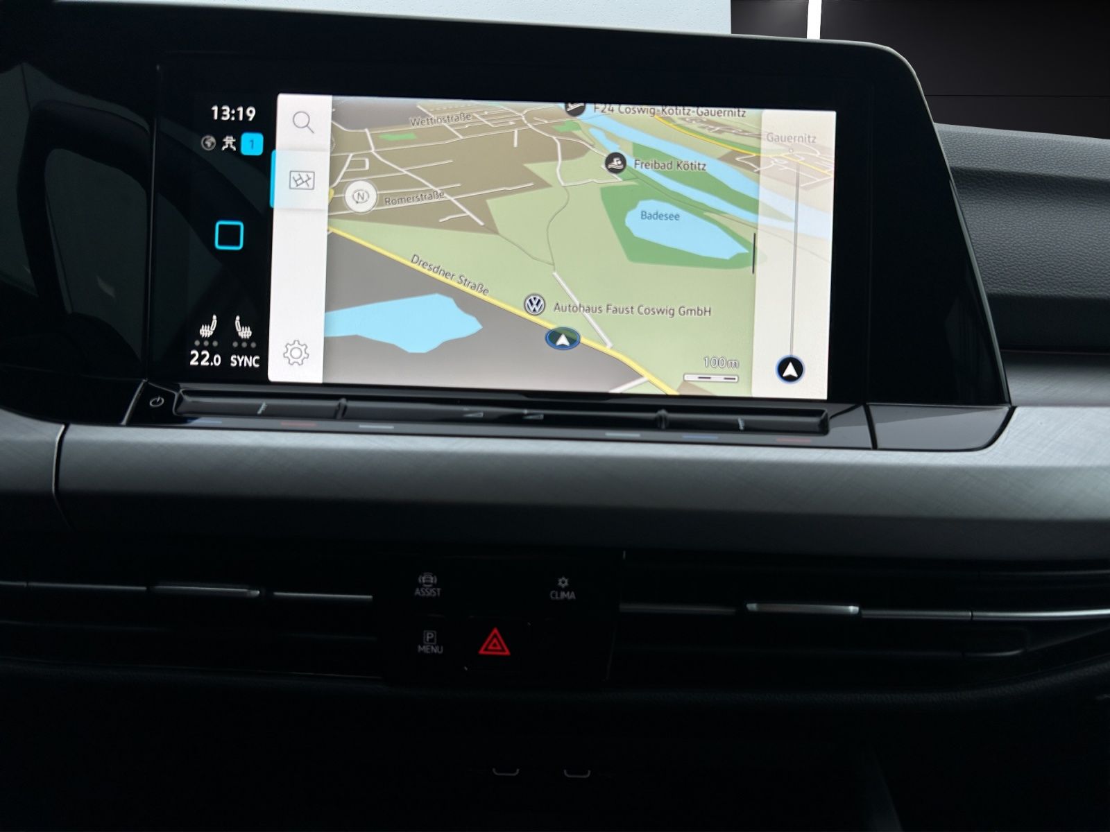 Fahrzeugabbildung Volkswagen Golf VIII Variant Business TDI DSG LED ACC SHZ P