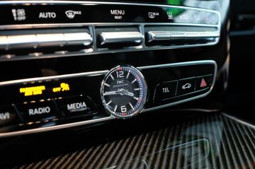 Fahrzeugabbildung Mercedes-Benz G 63 AMG/CARBON/2xNIGHT/MANUFAKTUR/KREIDE GRAU