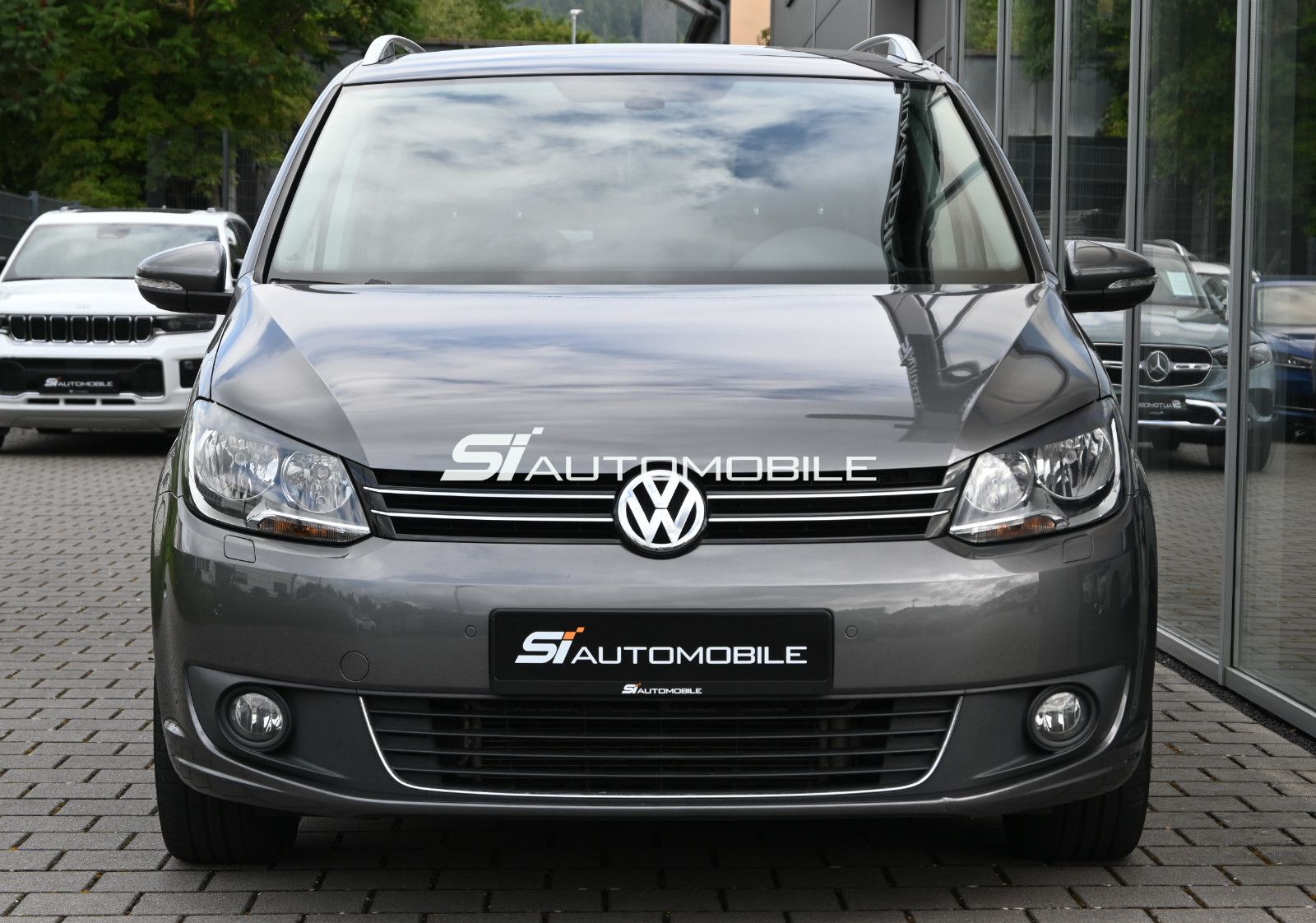 Fahrzeugabbildung Volkswagen Touran 1.2 TSI LIFE °AHK°STANDHEIZ°7-SITZE°