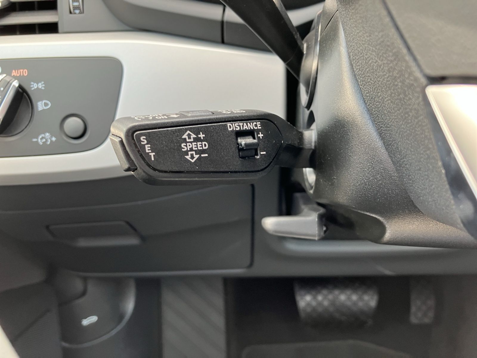 Fahrzeugabbildung Audi A4 Allroad 40 TDI quattro AHK Navi AVC ACC PDC S