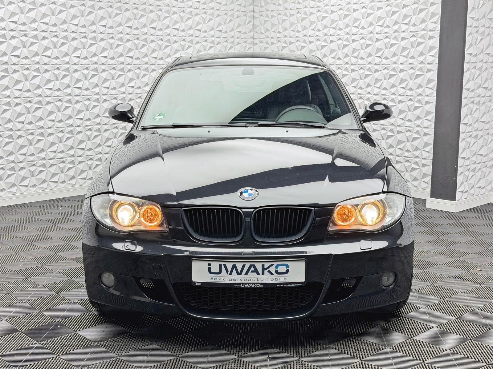 Fahrzeugabbildung BMW 118i M-PAKET/PDC/PANO/KLIMA/SCHECKHEFT/XENON/TFL