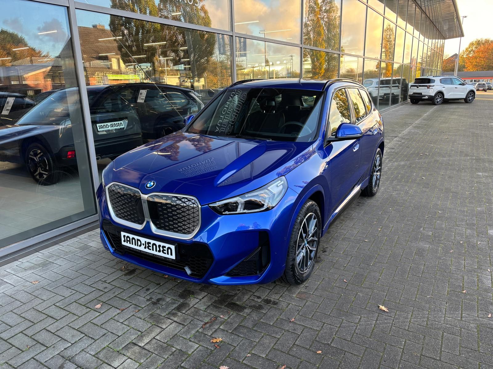 BMW iX1 20 eDrive M-Sport Drivass+ Premium H&K 18" imagem 2