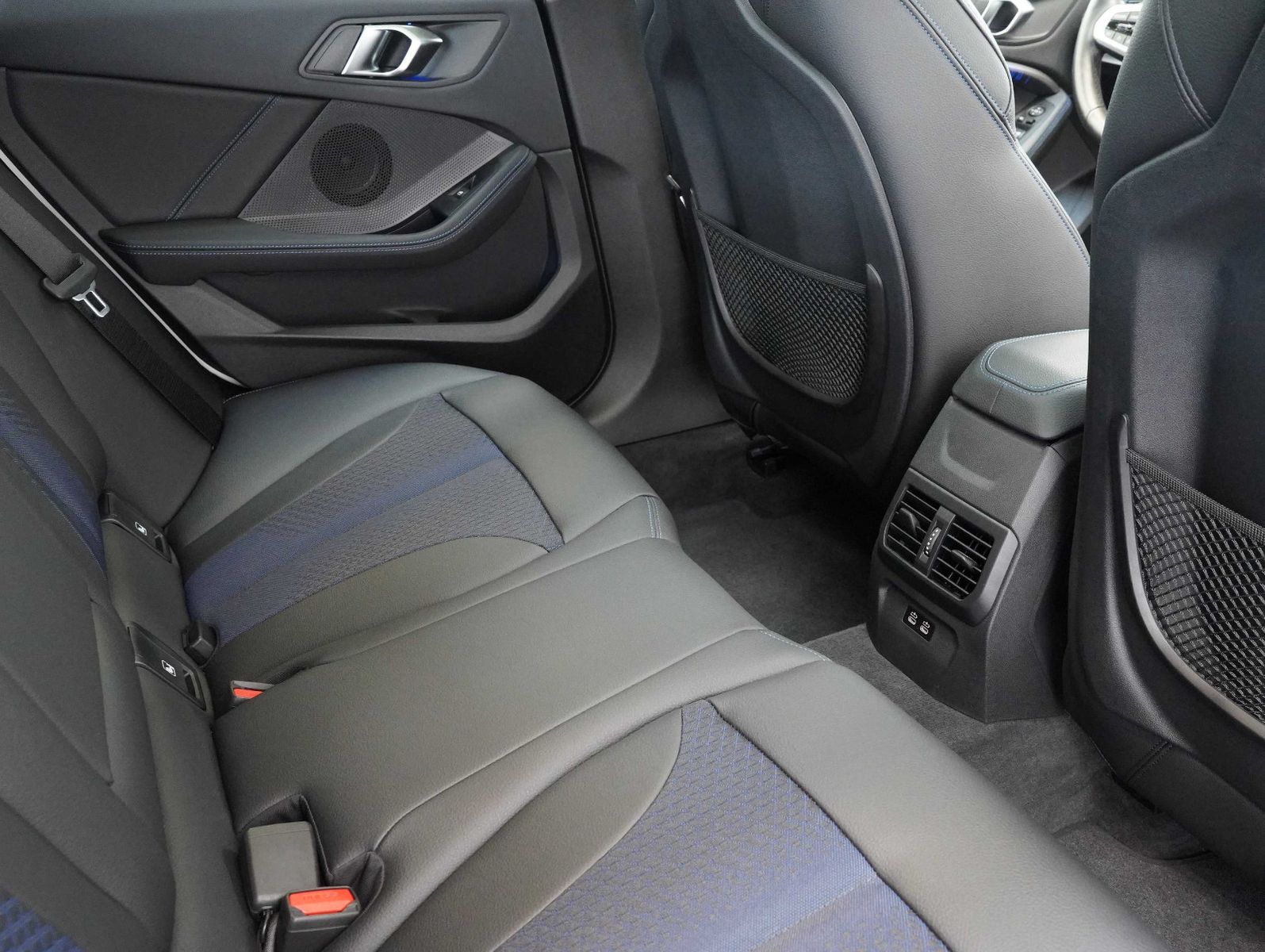 Fahrzeugabbildung BMW 218i Gran Coupé M Sport SHADOW/DAB/TRAVEL/PANO
