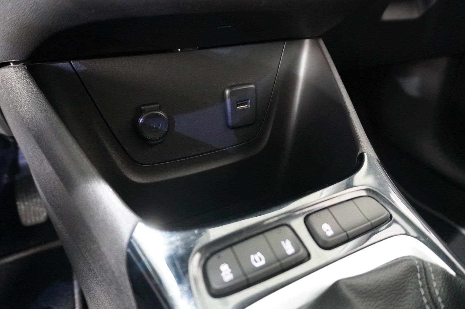 Fahrzeugabbildung Opel Crossland (X) 1.2 EDITION NAVI/LED/KAMERA/TEMP.
