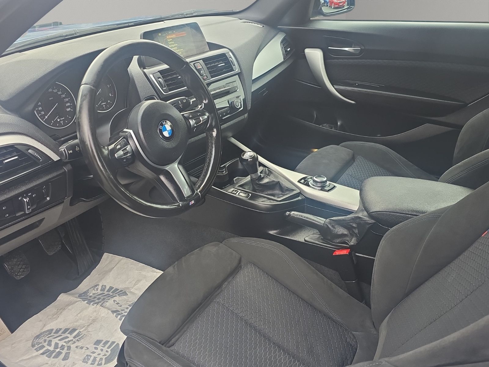 Fahrzeugabbildung BMW 118d M Sport Navi Leder Tempomat PDC