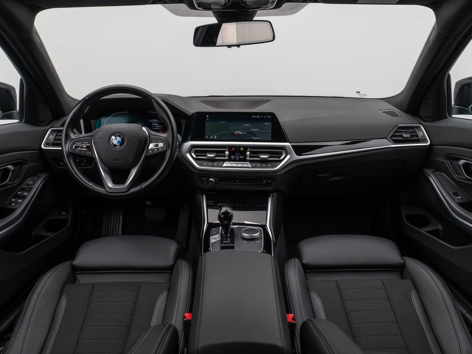 Fahrzeugabbildung BMW 320d  Kamera DAB HiFi DrivAssist Alarm LED Sport