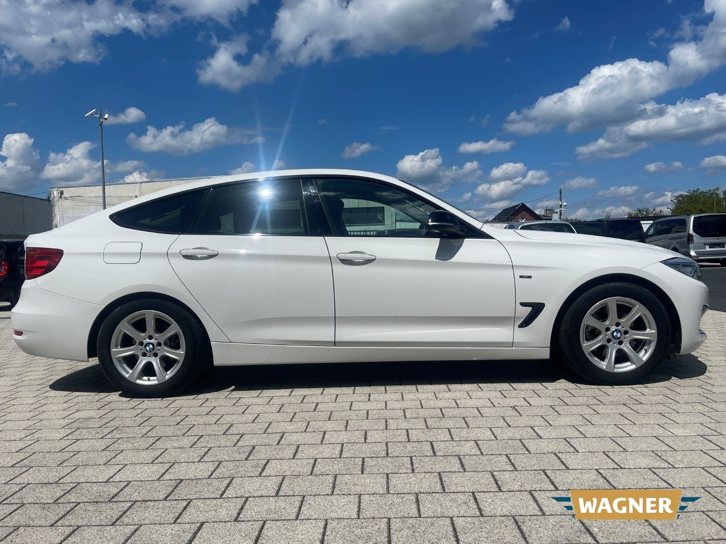 Fahrzeugabbildung BMW 320 Gran Turismo d xDrive Sport Sitzheizung
