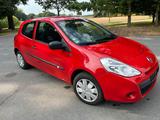Renault Clio Yahoo. - Renault Clio mit Benzin-Antrieb: Limousine, Yahoo