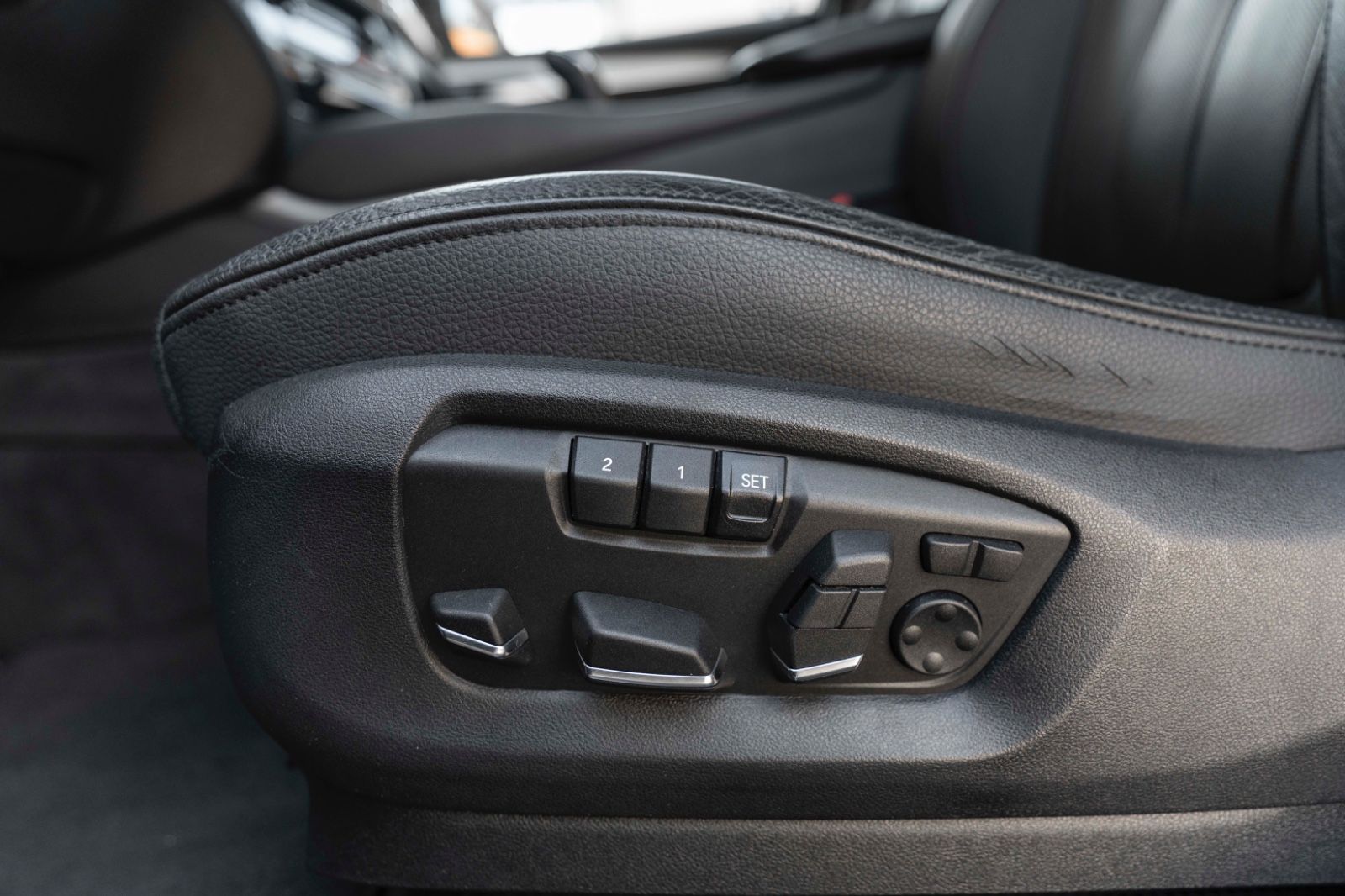 Fahrzeugabbildung BMW X6 xDrive35i M HUD H&K 360° LED TOTW PDC