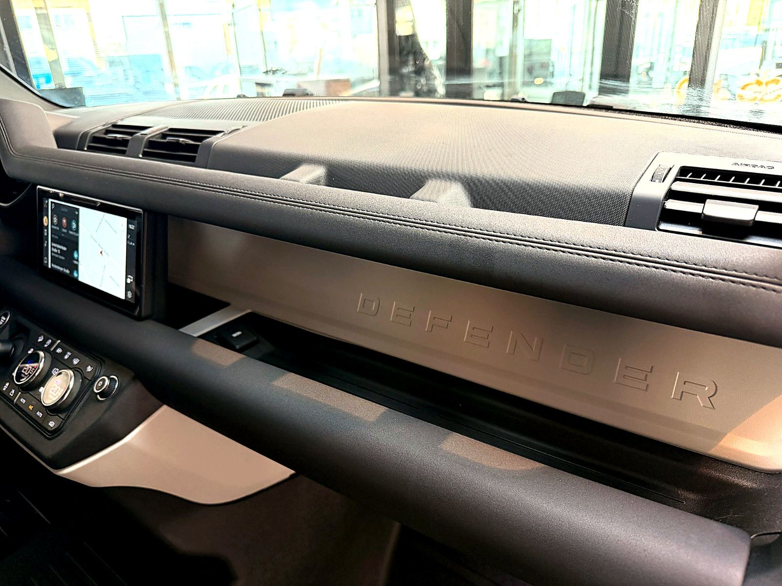 Fahrzeugabbildung Land Rover Defender 110 Hard Top S/3-SITZE/NAVI/LEDER/360''