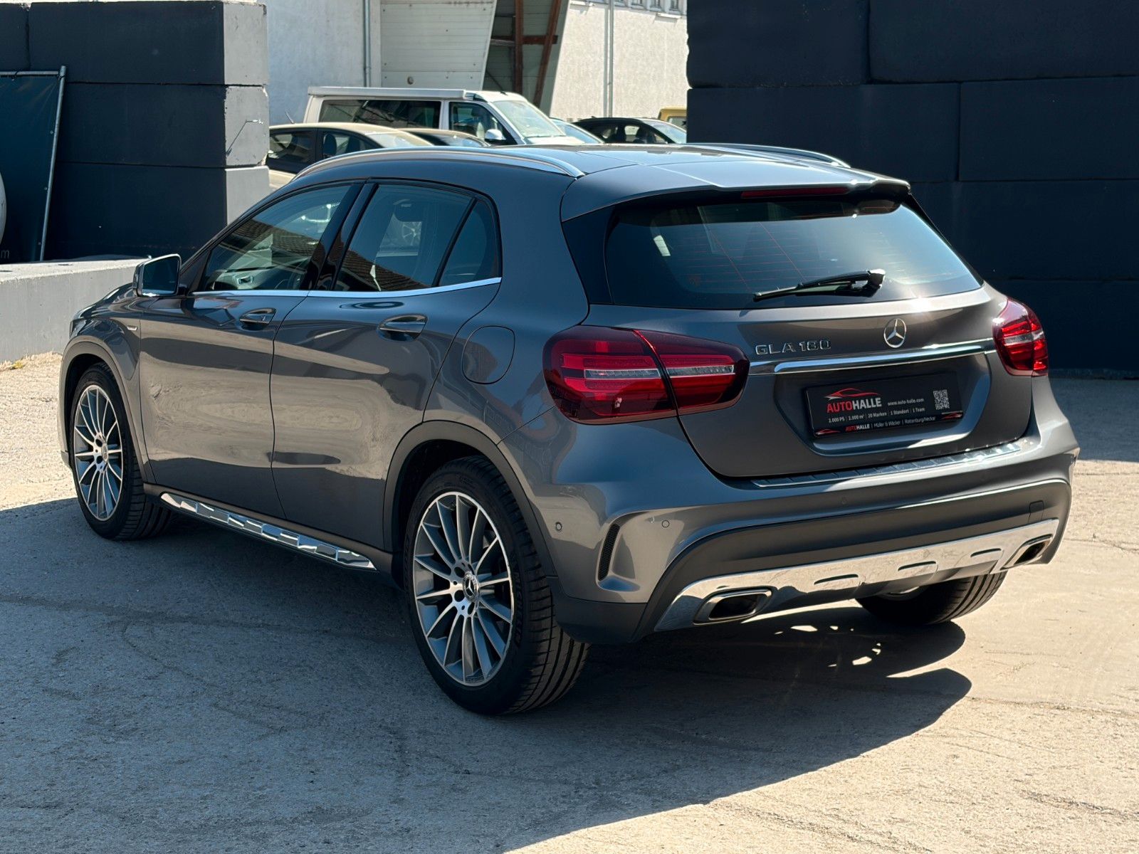 Fahrzeugabbildung Mercedes-Benz GLA 180 Urban Edition SHZ TEMP CAM NAVI BT LED