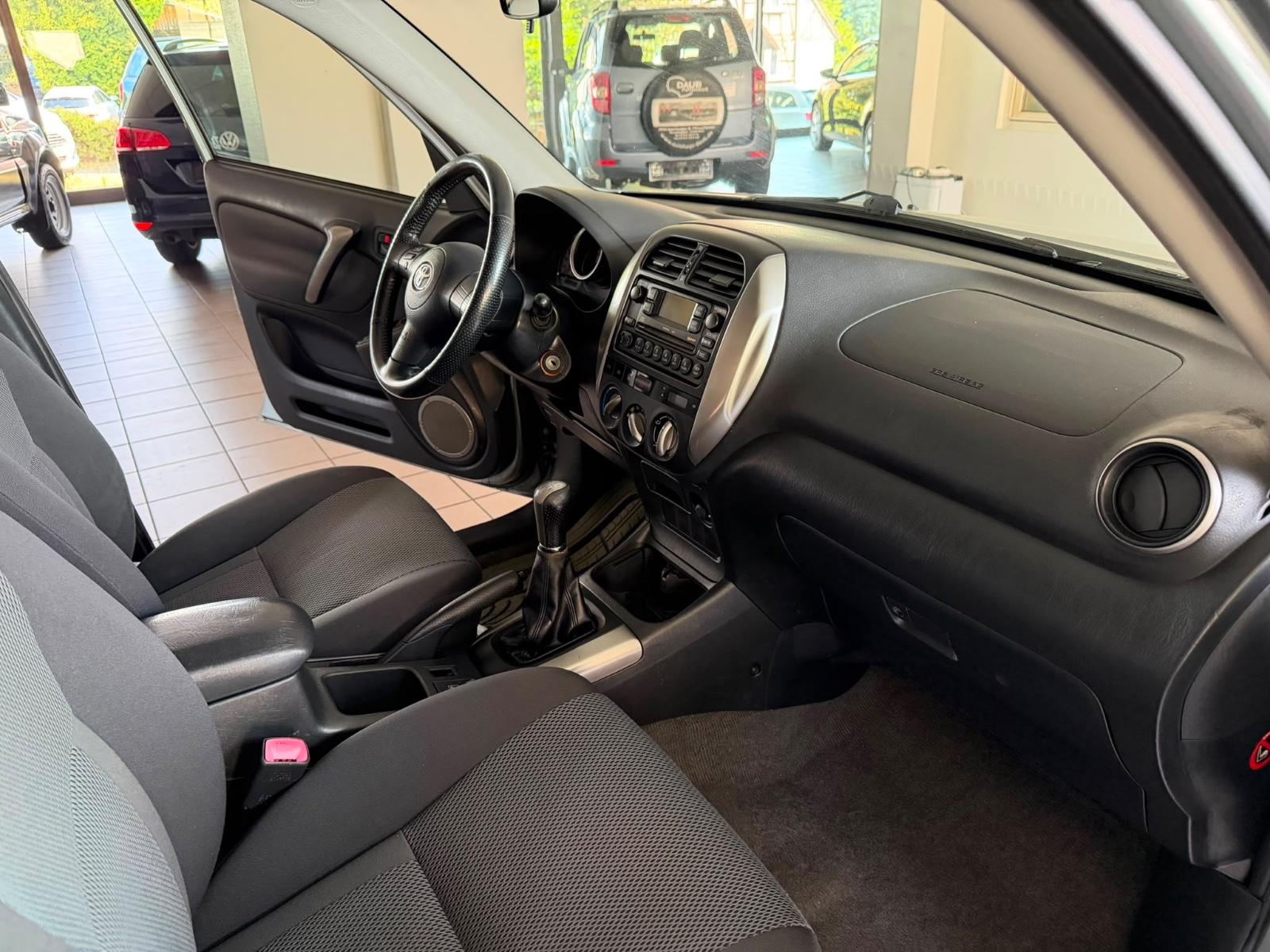 Toyota RAV4 2.0 VVT-i 150 ch 4x4 Sol • Attelage • Radar de recul