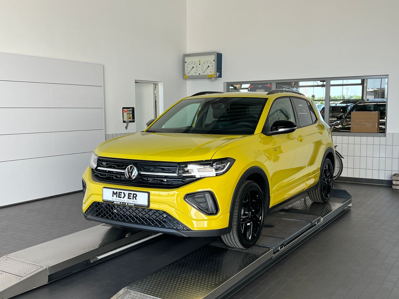 Fahrzeugabbildung Volkswagen T-Cross R-Line 1.5 TSI DSG *AHK,BlackStyle,Navi,