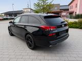 Hyundai i30 cw Intro Edition Automatik Navi Kamera Alu - Hyundai i30 Intro mit Diesel-Antrieb