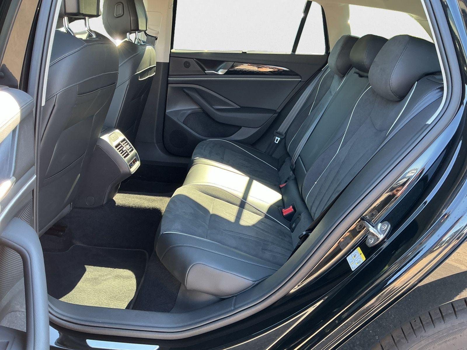 Volkswagen Passat Elegance 2.0 TDI DSG Head-Up Keyless AHK 