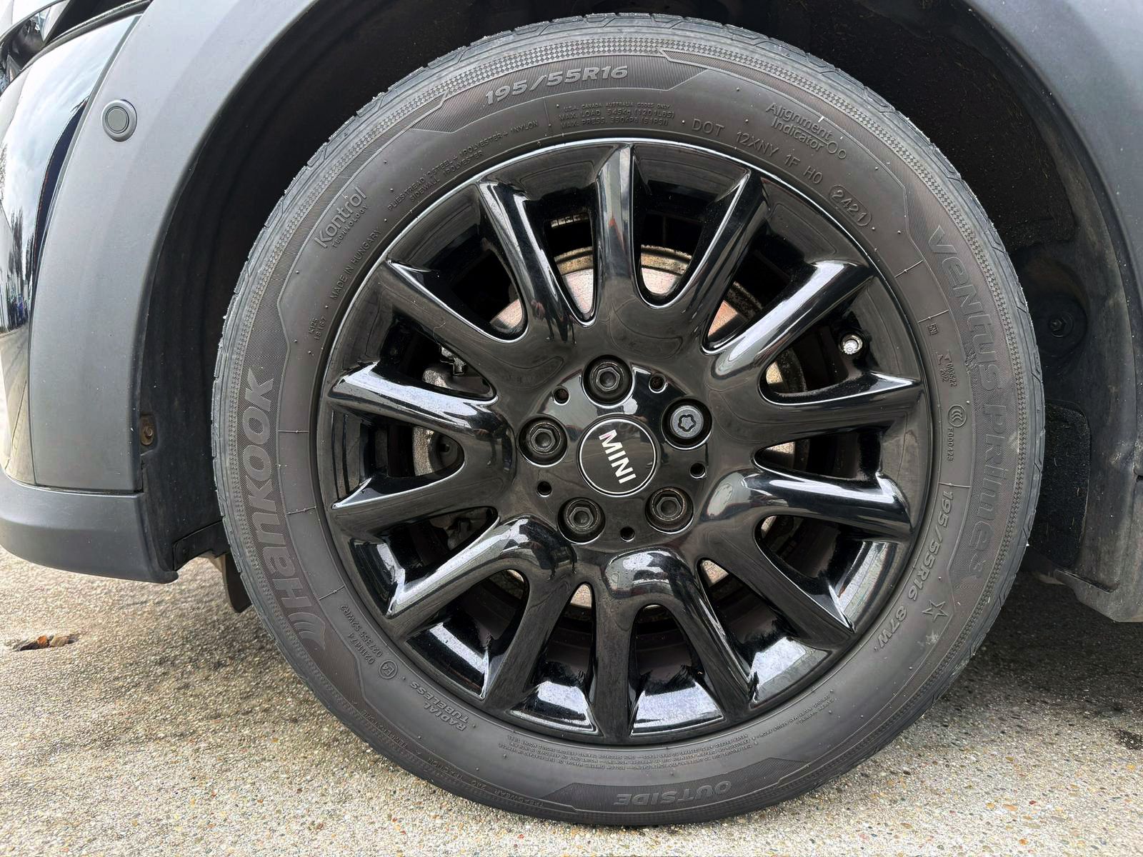 Fahrzeugabbildung MINI ONE 5-trg. Classic-Trim LED SHZ NAV PANO PDC BT