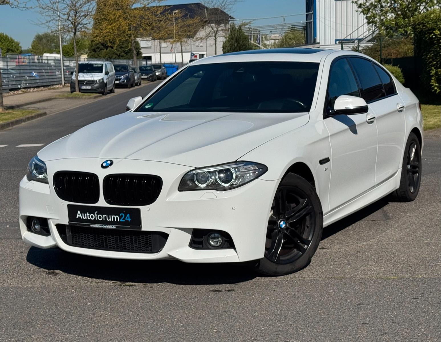 BMW 520d Lim. M-Paket*Autom.*Navi*HUD*Schiebedach*