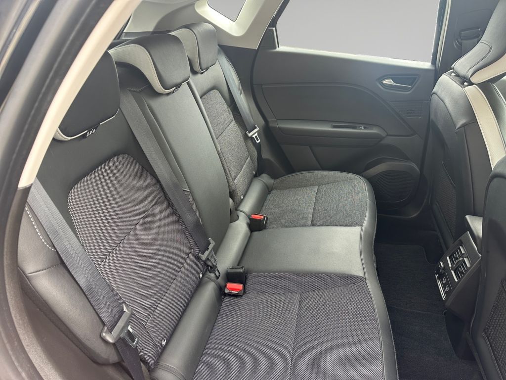 RENAULT Captur TCe 140 EDC GPF INTENS RFK PDC vo+hi RENAULT Captur TCe 140 EDC GPF INTENS RFK PDC vo+hi