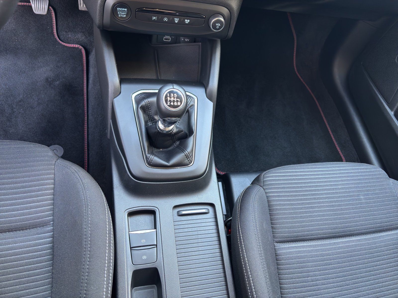 Fahrzeugabbildung Ford Focus 1.0 Ecoboost Titanium