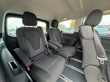 Mercedes V 220 - 12