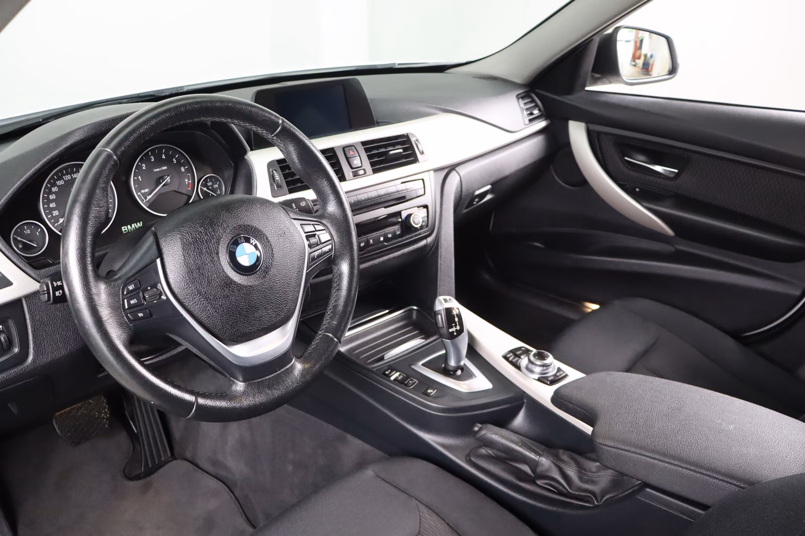 BMW 320 i Touring xDrive * Bi- Xenon * Navi