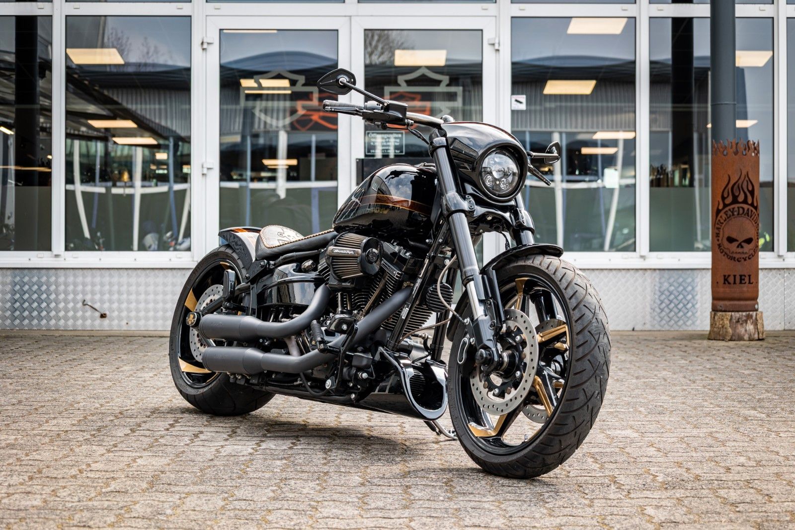 Fahrzeugabbildung Harley-Davidson CVO Pro Street Breakout - Kesstech -