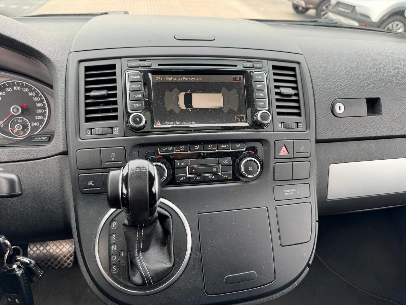 Volkswagen T5 Multivan Edition 25 2.0 TDI 179 ch BVA / 7 places / Alcantara / Toit panoramique / Chauffage auxiliaire