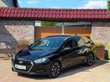 Hyundai i40 Trend *Scheckheft,1. Hand* - Hyundai i40 Trend mit Benzin-Antrieb