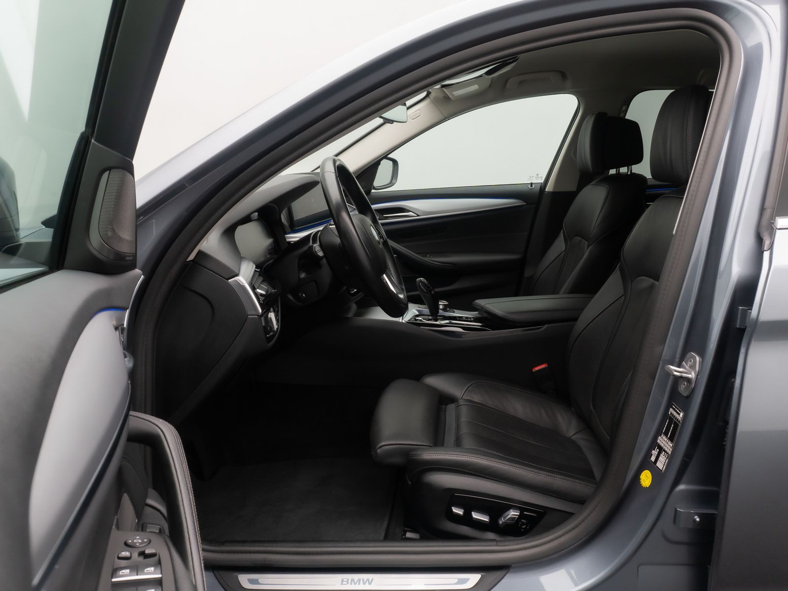 Fahrzeugabbildung BMW 520d DisplKey 4xKlima Laser HUD DAB Kamera AHK