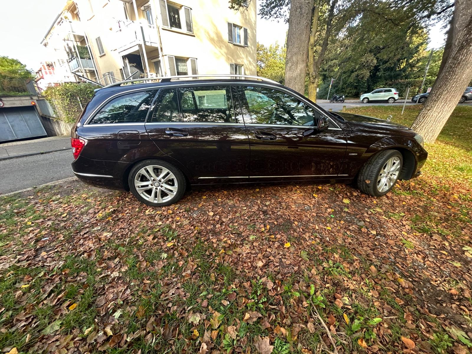 Mercedes-Benz C220 2011 — rear view