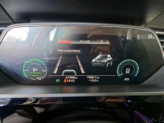 Fahrzeugabbildung Audi e-tron 55 quattro PANO Navi Kamera 20" SitzHz