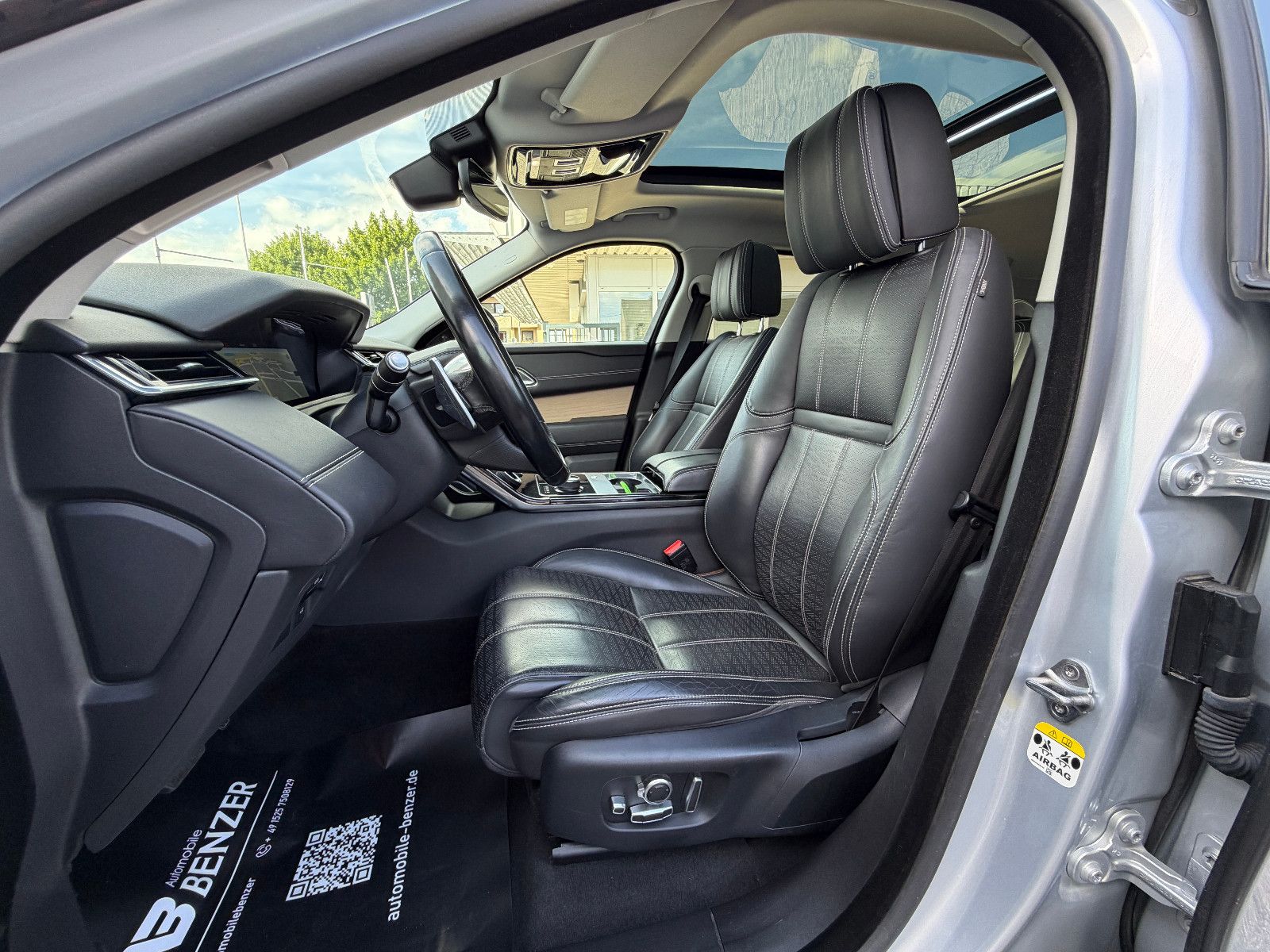 Fahrzeugabbildung Land Rover Range Rover Velar SE/PANO/KAMERA/MERIDIAN/MASSAG