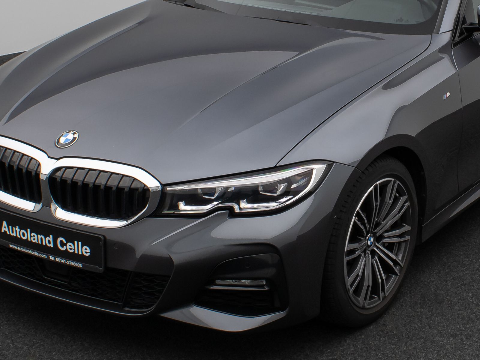Fahrzeugabbildung BMW 330i M Sport Panorama Kamera DAB HiFi Komfort