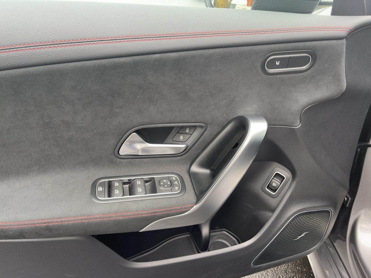 Fahrzeugabbildung Mercedes-Benz CLA 220 d AMG/Night/360°/AHK/19''