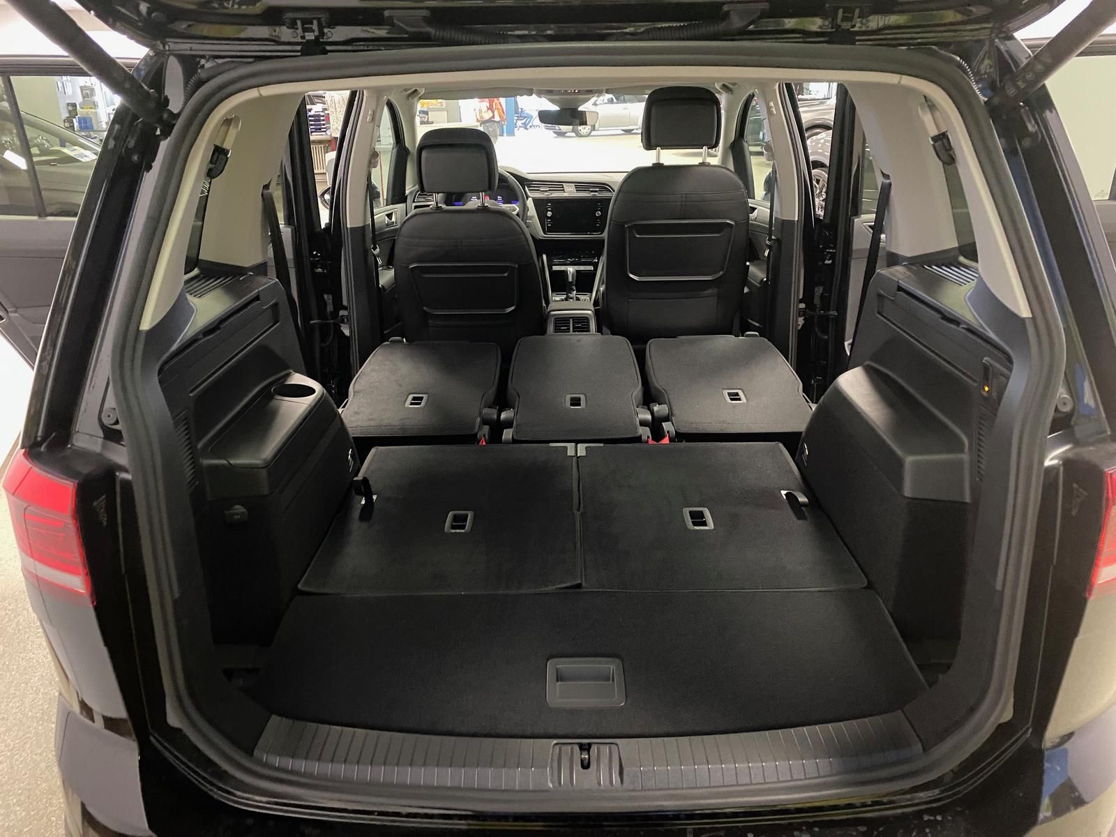 Fahrzeugabbildung Volkswagen Touran 1.5 TSI R-LINE COMFORTLINE DSG+ACC+AHK