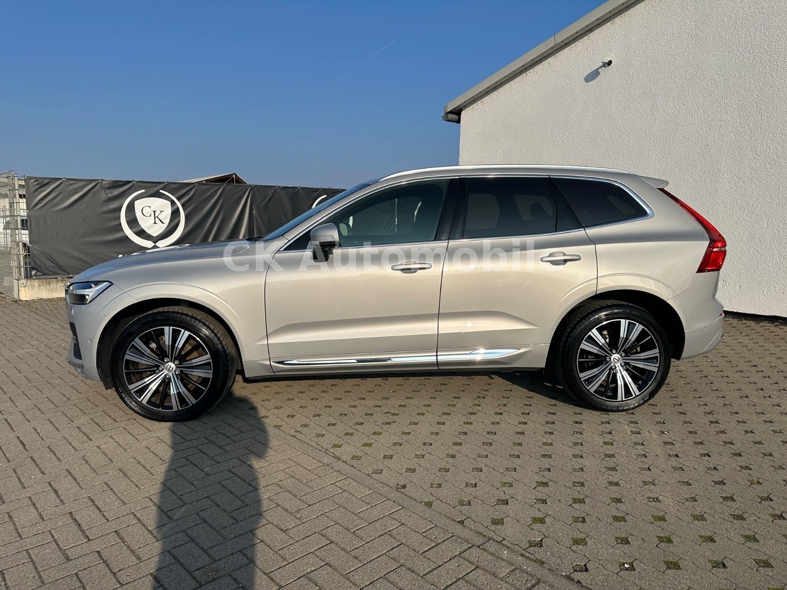 Fahrzeugabbildung Volvo XC60 B5 UltimateBright AWD/Head-Up/Pano/360°/AHK