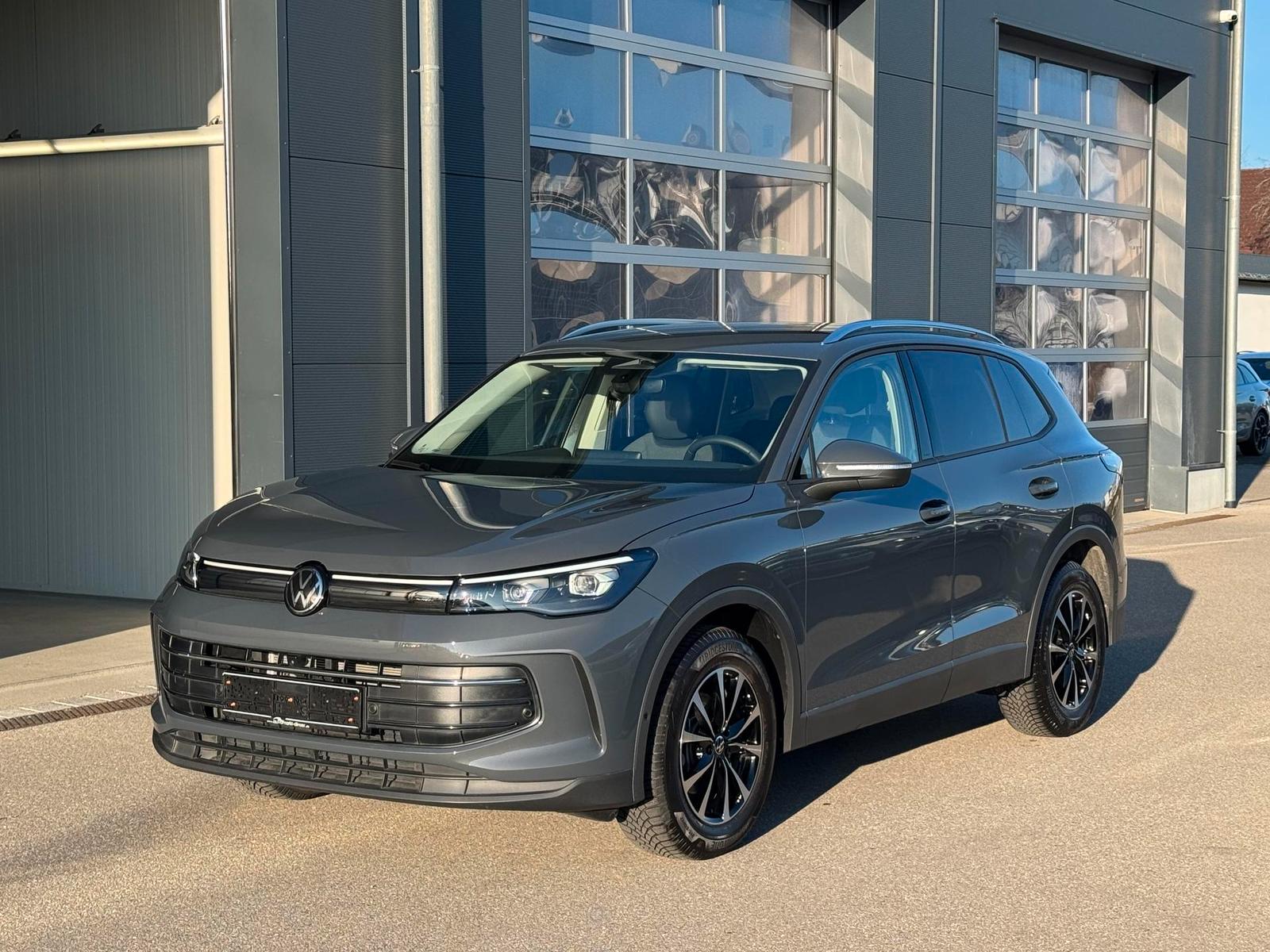 Volkswagen Tiguan Life 1.5 eTSI DSG M+S/AHK/360°/IQ.Ligh...