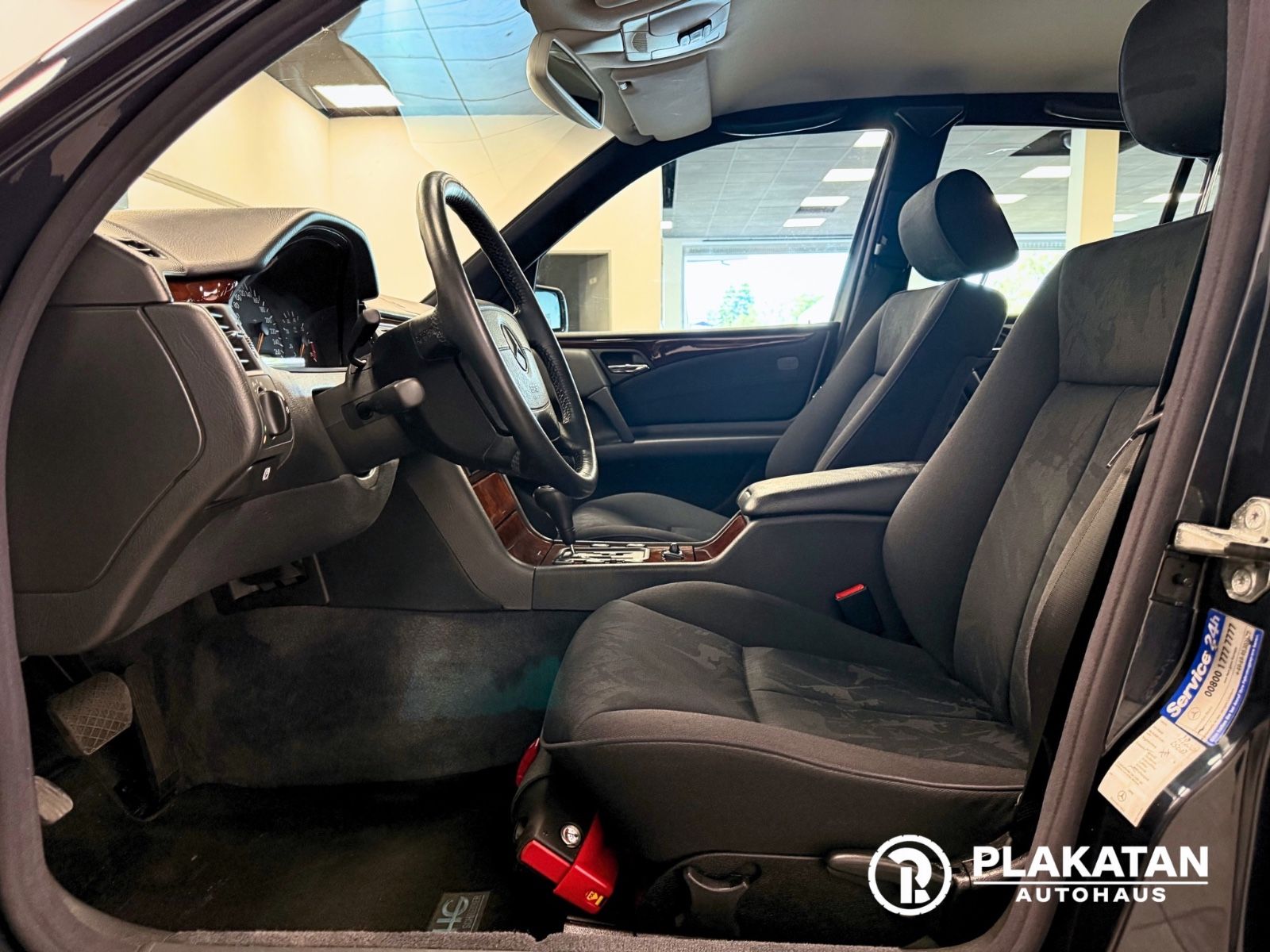 Fahrzeugabbildung Mercedes-Benz E 240 Xenon Automatik Klima V6 MB-Service