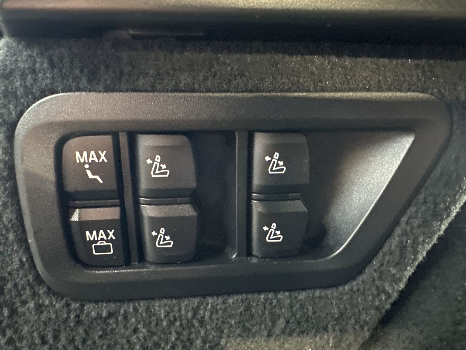 Fahrzeugabbildung BMW X7 M60i 6-Sitzer NAV+LASER+PANO+B&W+360°+ACC+1HD