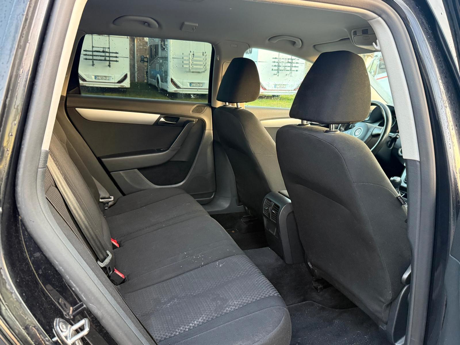 Volkswagen Passat 2011 — photo 12